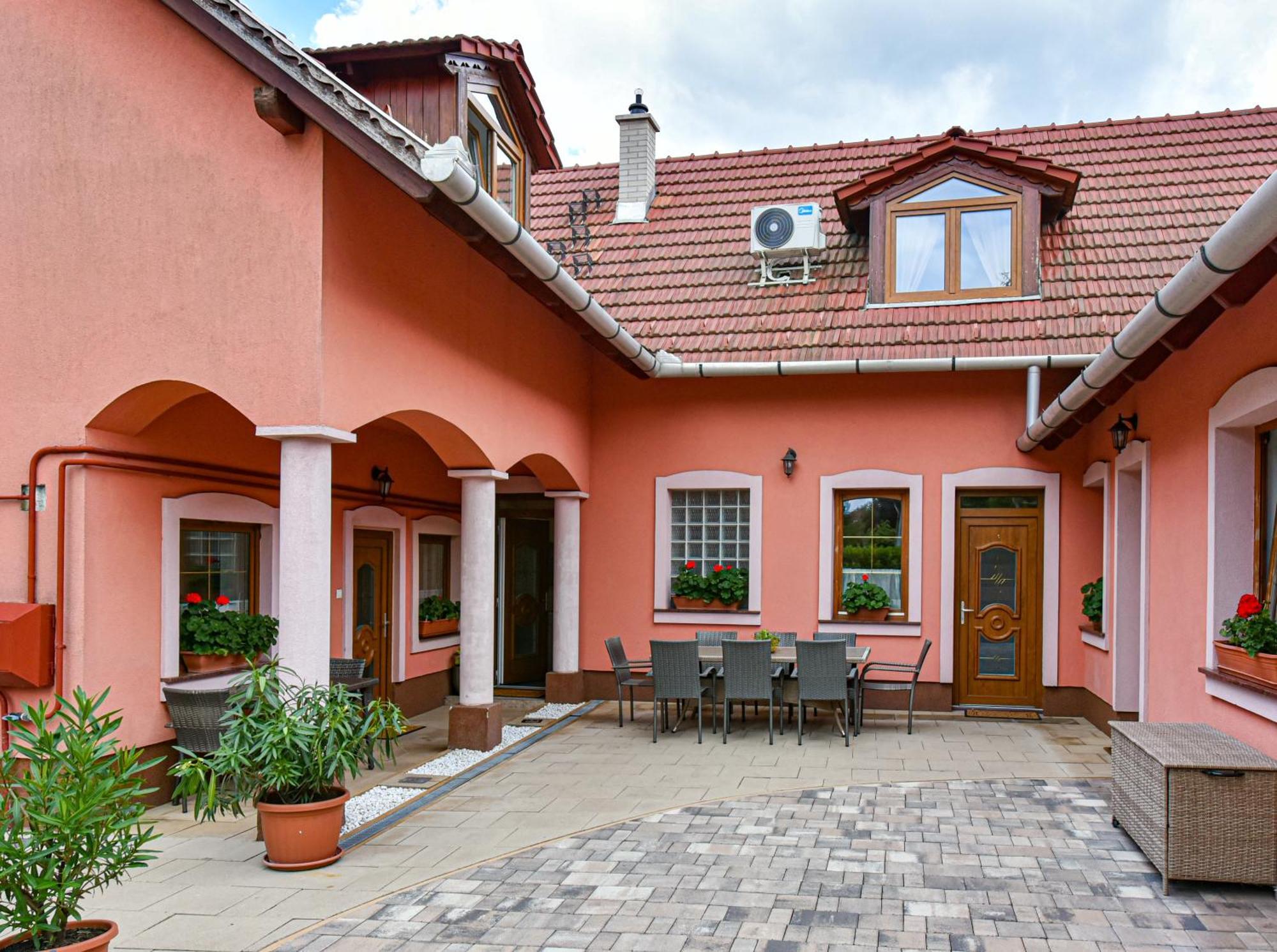 Honfoglalas Vendeghaz Eger Exterior foto
